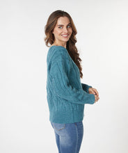 Afbeelding in Gallery-weergave laden, Sweater Cables V-neck W23.02700 Galaxy Blue
