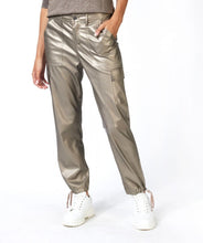 Afbeelding in Gallery-weergave laden, Trousers Cargo PU F23.11503 Soft gold

